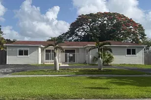 10601 SW 96th St, Miami, FL 33176 - Photo 1