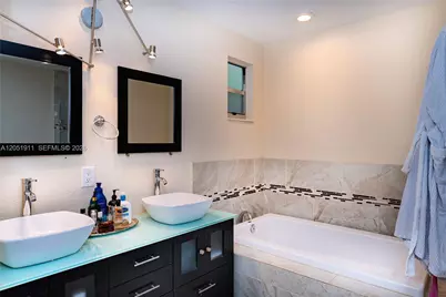 1529 Bayview Dr, Fort Lauderdale, FL 33304 - Photo 9