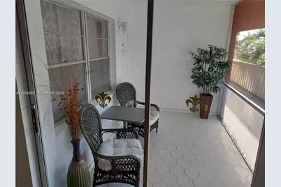 180 12 #15c, Hallandale Beach, FL 33009 - Photo 3