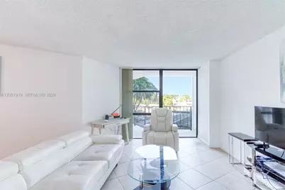 800 Parkview Dr #311, Hallandale Beach, FL 33009 - Photo 3