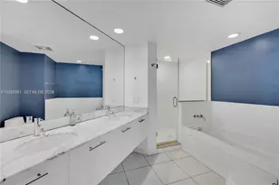 55 SE 6th St, Miami, FL 33131 - Photo 9