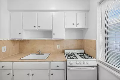 7721 Dickens Ave #6, Miami Beach, FL 33141 - Photo 3