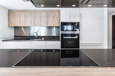 1000 Brickell Plz #2110, Miami, FL 33131 - Photo 7