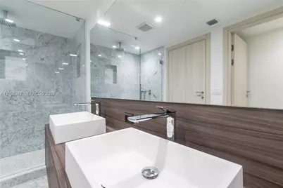 1000 Brickell Plz #2110, Miami, FL 33131 - Photo 11
