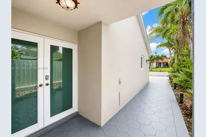 520 SW 167th Ter, Weston, FL 33326 - Photo 3