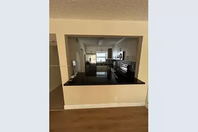 9461 Evergreen Pl #303, Davie, FL 33324 - Photo 11