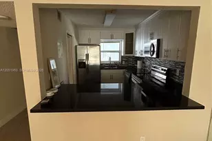 9461 Evergreen Pl, Davie, FL 33324 - Photo 11