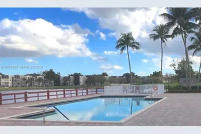 9461 Evergreen Pl #303, Davie, FL 33324 - Photo 13