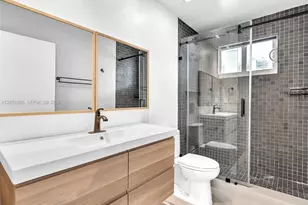 444 NE 30th St, Miami, FL 33137 - Photo 35
