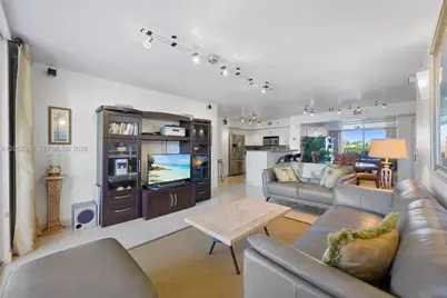 19999 E Country Club Dr #1406, Aventura, FL 33180 - Photo 11