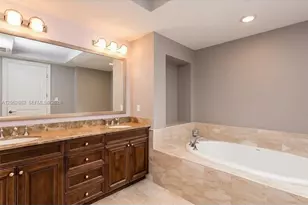 300 Beach Dr NE, Saint Petersburg, FL 33701 - Photo 3
