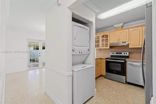1333 W 37th St, Hialeah, FL 33012 - Photo 9
