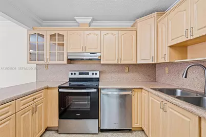 1333 W 37th St, Hialeah, FL 33012 - Photo 11