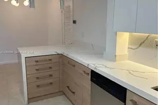 910 Bay Dr, Miami Beach, FL 33141 - Photo 11