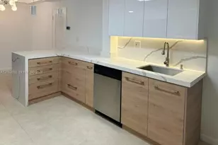 910 Bay Dr, Miami Beach, FL 33141 - Photo 7
