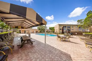 9101 Sunrise Lakes Blvd, Sunrise, FL 33322 - Photo 25