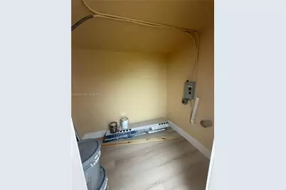 2002 NW 87th St, Miami, FL 33147 - Photo 25