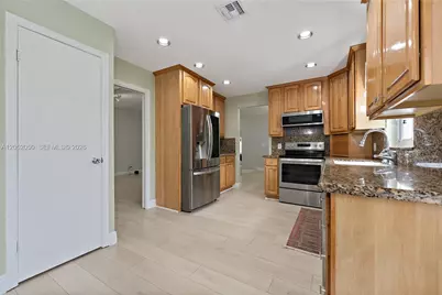6307 Silk Oak Cir, Tamarac, FL 33319 - Photo 19