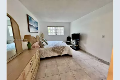 501 Blue Heron Dr #121-A, Hallandale Beach, FL 33009 - Photo 17