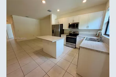 11115 W 32nd Ln, Hialeah, FL 33018 - Photo 3