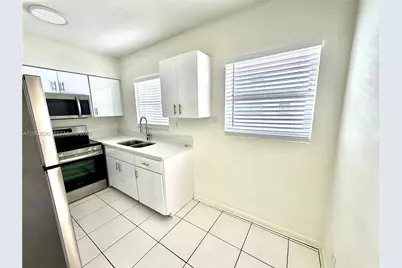 2352 NE 9th St #B, Fort Lauderdale, FL 33304 - Photo 5