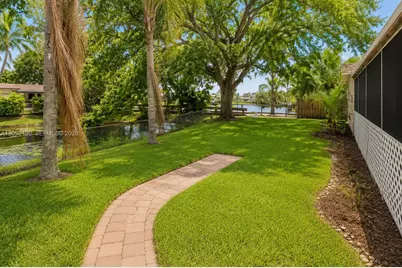 9320 NW 13th St, Pembroke Pines, FL 33024 - Photo 29