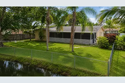 9320 NW 13th St, Pembroke Pines, FL 33024 - Photo 27