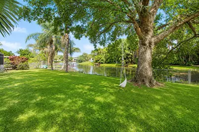 9320 NW 13th St, Pembroke Pines, FL 33024 - Photo 29