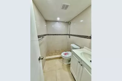 20210 NE 2nd Ave #V4, Miami Gardens, FL 33179 - Photo 9