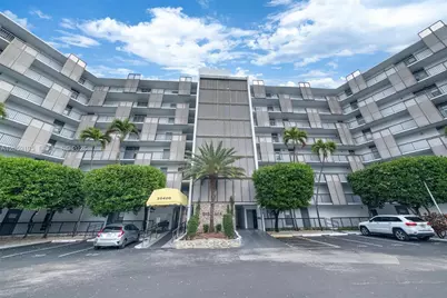 20400 W Country Club Dr #610, Aventura, FL 33180 - Photo 37