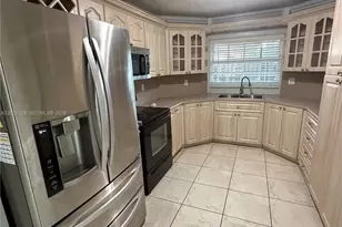 17527 NW 62nd Pl N, Hialeah, FL 33015 - Photo 5