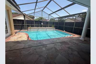 17527 NW 62nd Pl N, Hialeah, FL 33015 - Photo 15