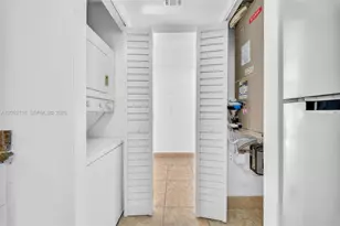 8145 NW 7th St, Miami, FL 33126 - Photo 9