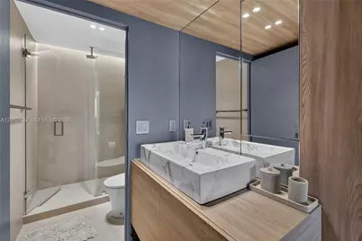 300 Bayview Dr #916, Sunny Isles Beach, FL 33160 - Photo 27