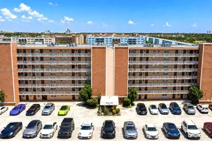 301 NE 14th Ave, Hallandale Beach, FL 33009 - Photo 15