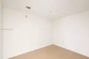 253 NE 2nd St, Miami, FL 33132 - Photo 15