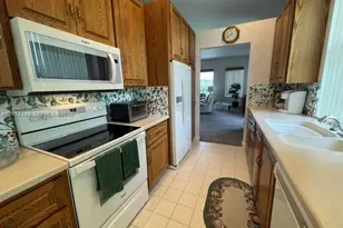 1020 Bear Island Dr, West Palm Beach, FL 33409 - Photo 11