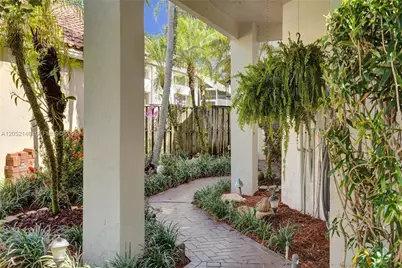 10073 NW 5th St, Plantation, FL 33324 - Photo 3
