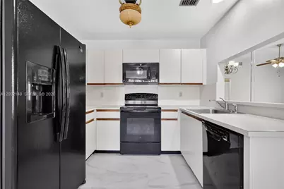 7626 Tahiti Ln #204, Lake Worth, FL 33467 - Photo 9