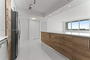 7135 Collins Ave, Miami Beach, FL 33141 - Photo 13