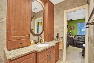 2359 W 74th St, Hialeah, FL 33016 - Photo 21