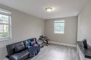 1120 S 28th Ave, Hollywood, FL 33020 - Photo 9