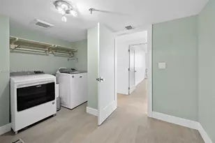 520 Brickell Key Dr, Miami, FL 33131 - Photo 33
