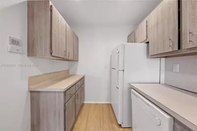 7900 Camino Cr #303, Miami, FL 33143 - Photo 9