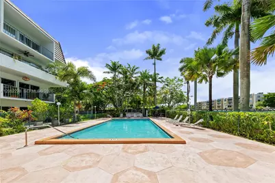 7900 Camino Cr #303, Miami, FL 33143 - Photo 17