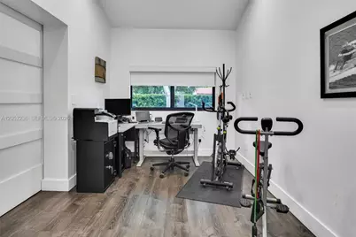 2484 SW 25th St, Miami, FL 33133 - Photo 21