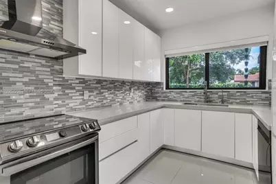 2484 SW 25th St, Miami, FL 33133 - Photo 15