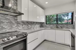 2484 SW 25th St, Miami, FL 33133 - Photo 15