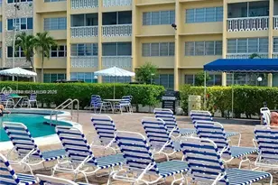 329 SE 3rd St, Hallandale Beach, FL 33009 - Photo 27