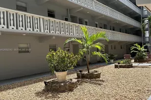 329 SE 3rd St, Hallandale Beach, FL 33009 - Photo 3